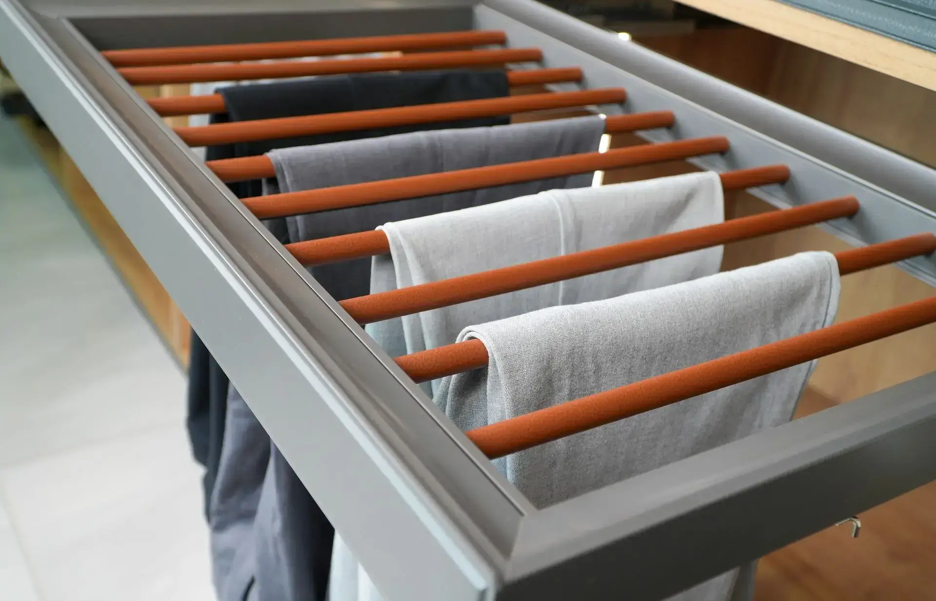 ATHENS Pull-Out Trousers Rack