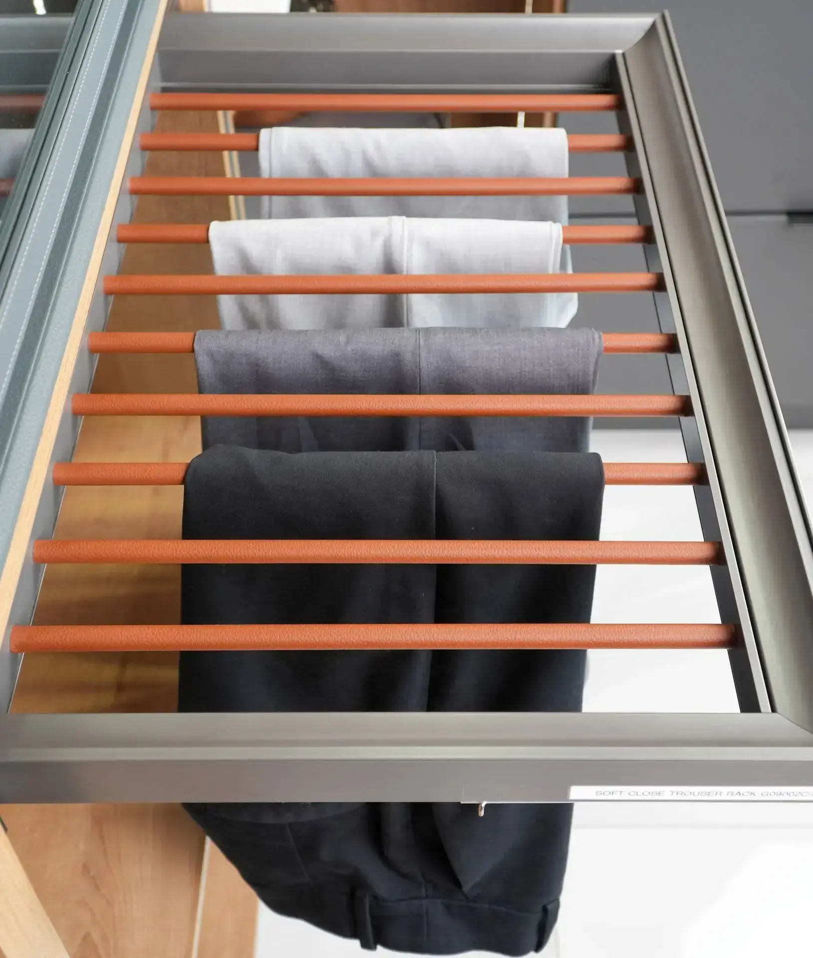 ATHENS Pull-Out Trousers Rack