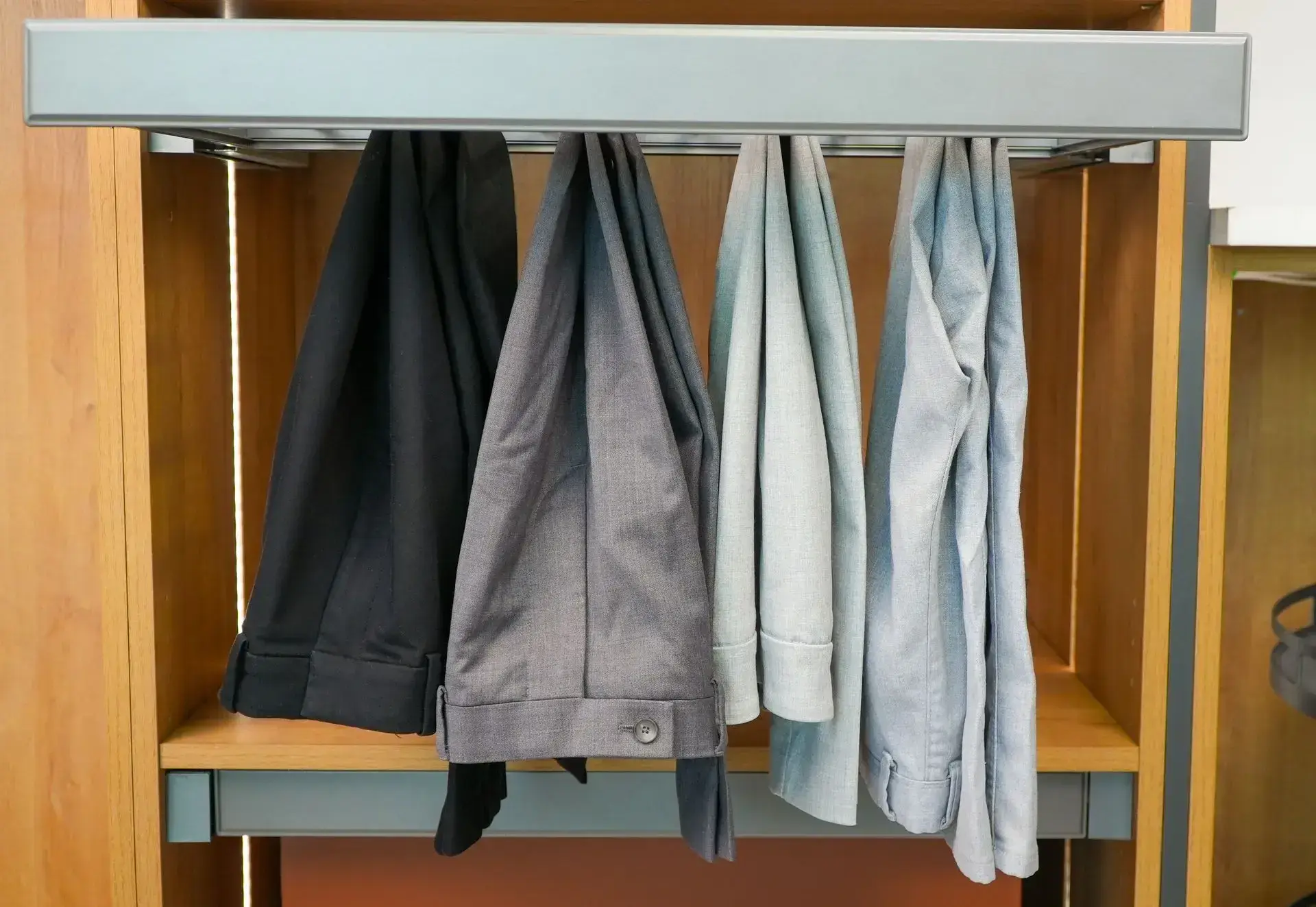 ATHENS Pull-Out Trousers Rack